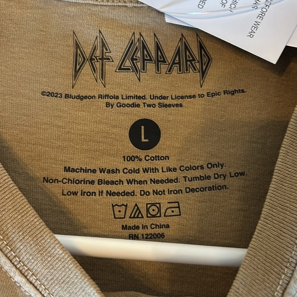 Def Leppard Hysteria tour 1988 vintage style short sleeved shirt, new with tags - Picture 8 of 8